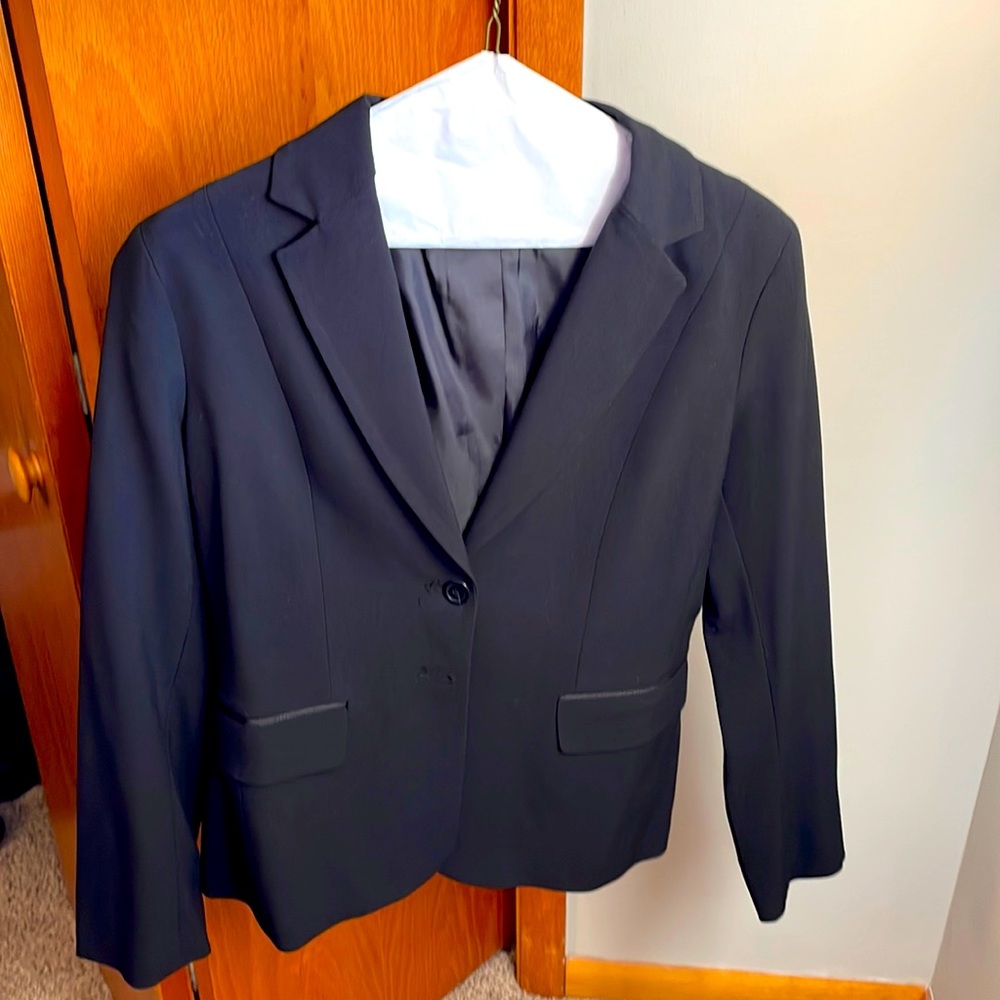 Black Blazer, like new from New York and Co. Perfect condition, dry cleaned.